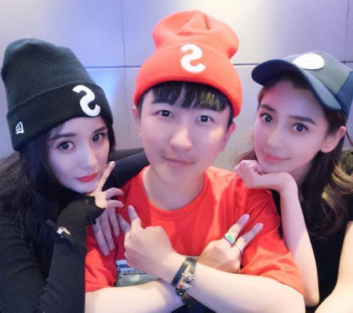 娱乐圈吃瓜背景图女男生